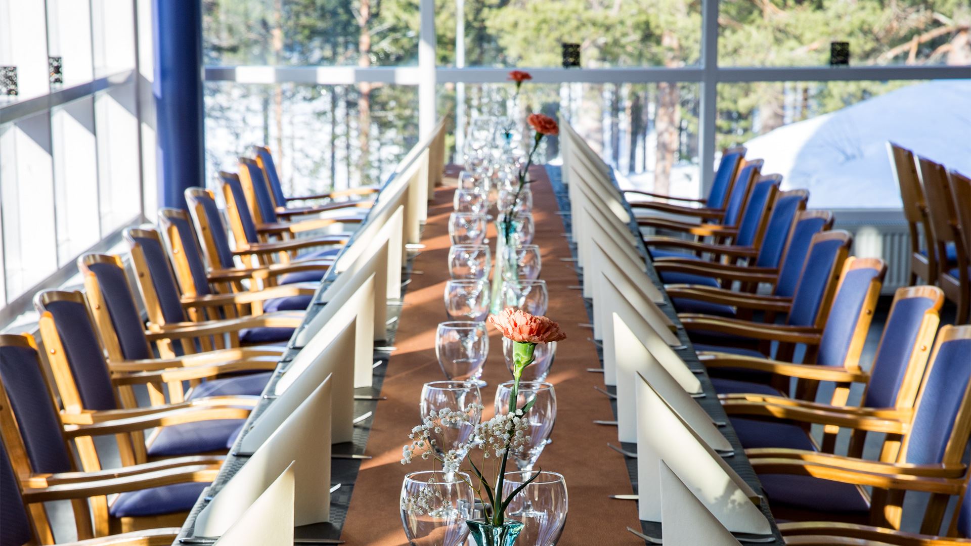 Ravintolat ja palvelut