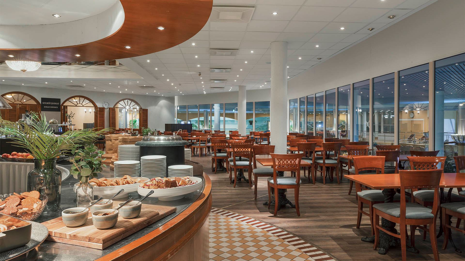 Ravintolat ja palvelut